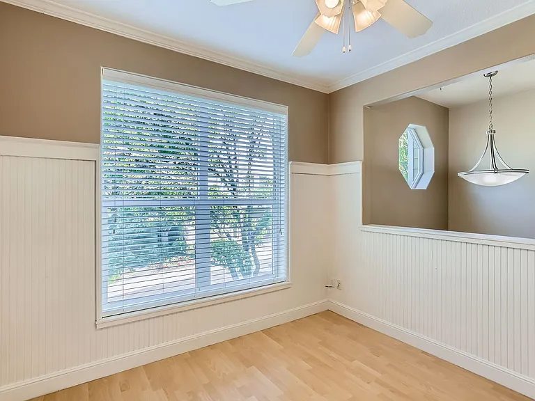 10175 NW Wilshire Ln — Photo 8