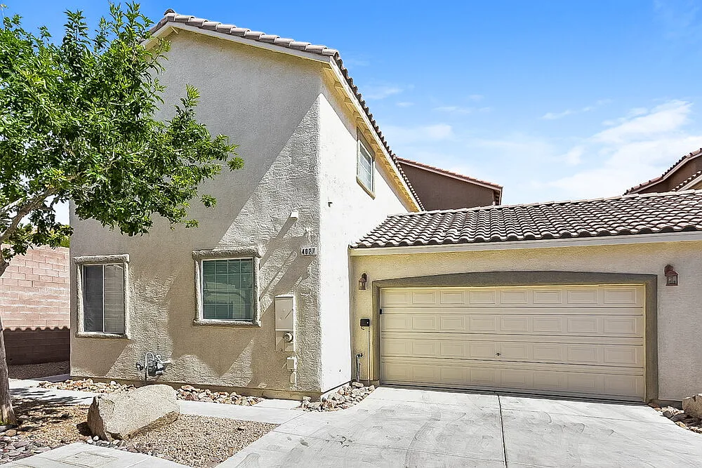 3 bed, 2.5 bath, 1453 sqft, $2,085 — Photo 1