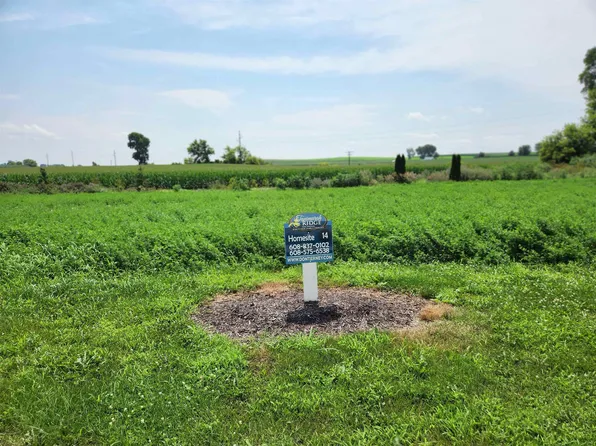 856 Valley Rd, Dane, WI 53529