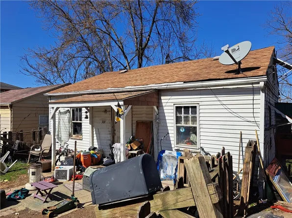 3011 Freeland St, McKeesport, PA 15132