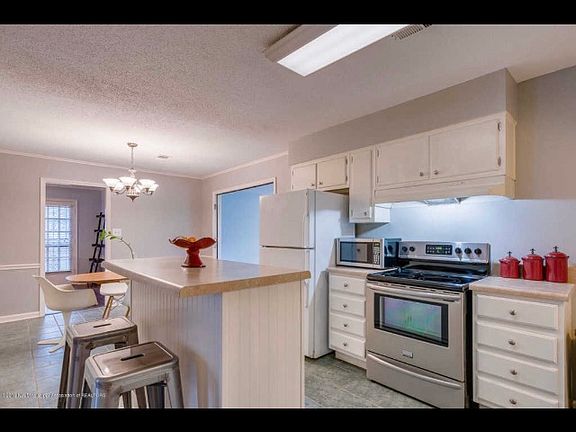 4th image of 2565 Meadowbrook Dr
