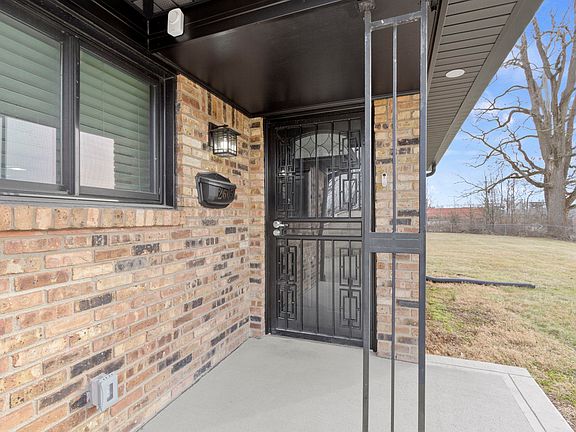 4th image of 2605 Forest Manor Ave