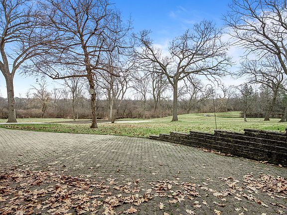 4th image of 32981 N River Rd