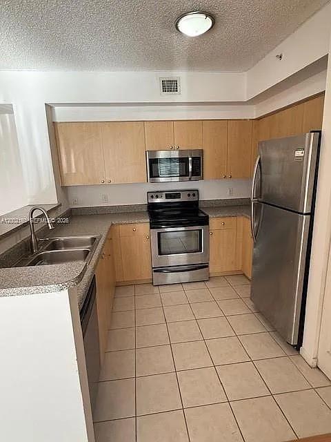 Building Photo - 8070 N Nob Hill Rd #205