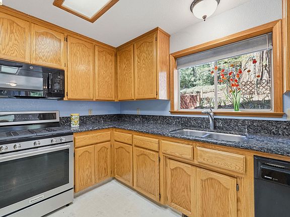 5th image of 24051 Pine Lake Dr