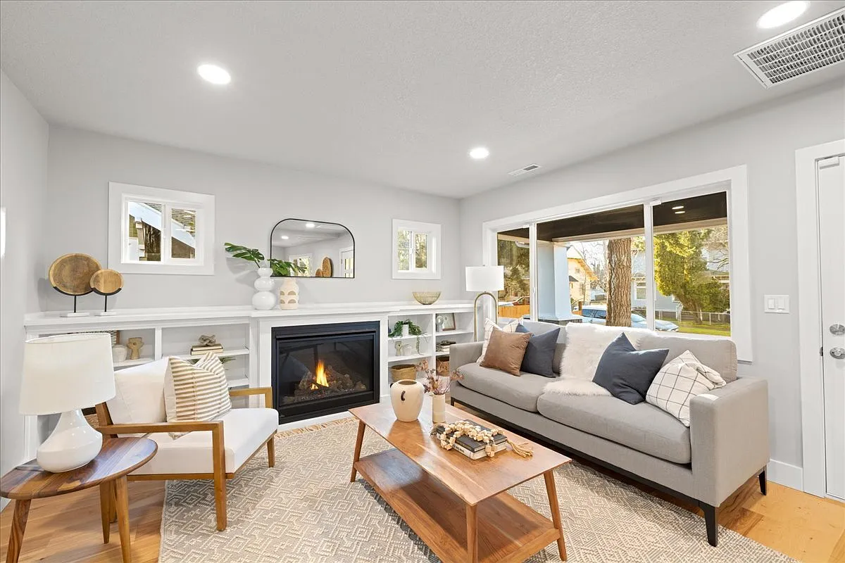 3 bed, 2.5 bath, 1770 sqft, $3,095 — Photo 3