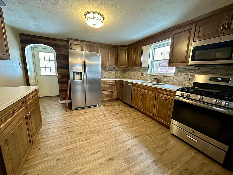 533 Freeport Rd — Photo 8