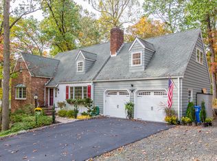 89 Spencer Ln, Watchung, NJ 07069
