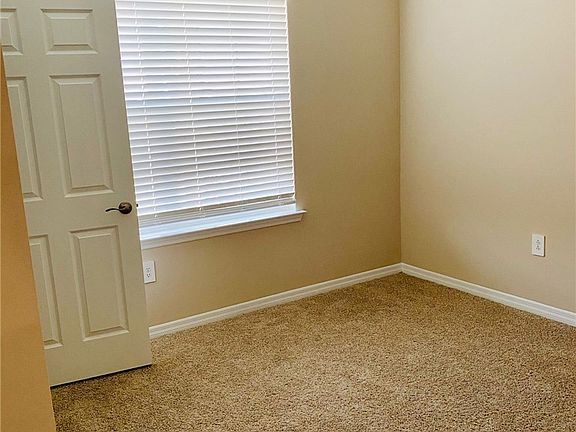5th image of 3076 Royal Gardens Ave