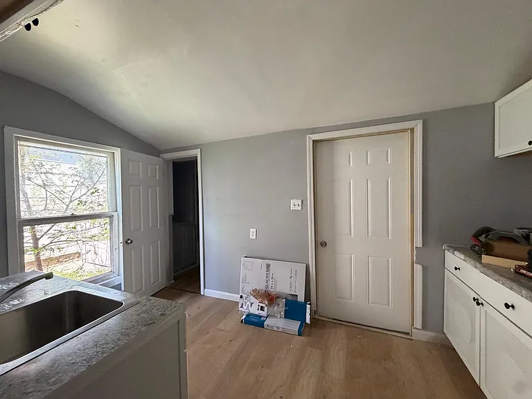 606-608 W North St #608-1 — Photo 3