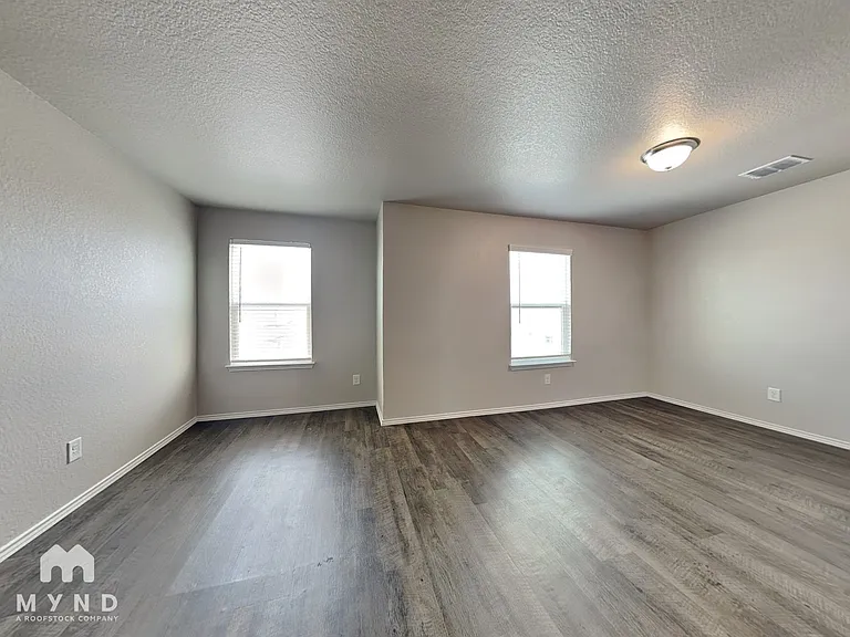 247 Stevens Smt — Photo 17