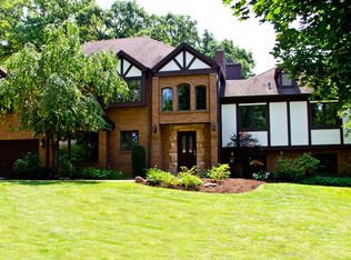 23W067 Red Oak Dr, Glen Ellyn, IL