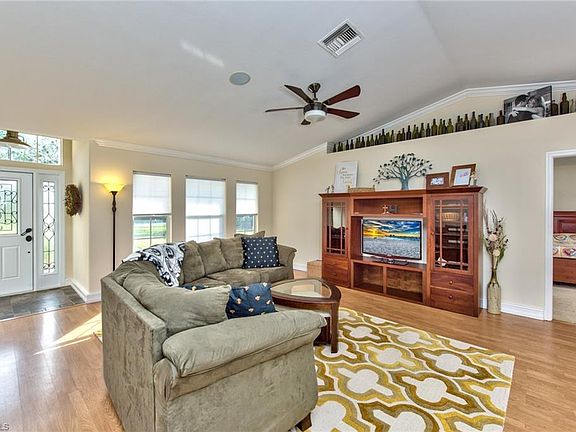 4th image of 25294 Catskill Dr