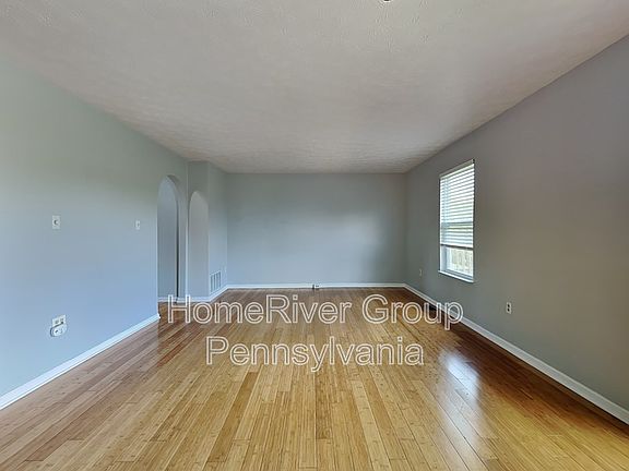 3rd image of 114 Antler Hollow Dr