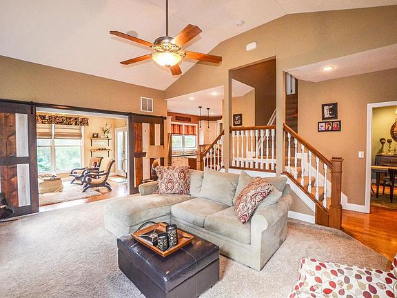 3rd image of 170 Rose Dr