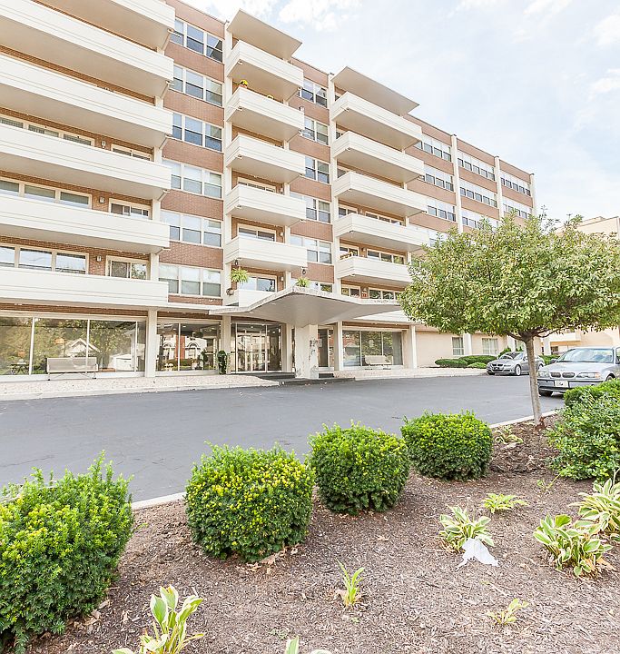 1st image of 25 E 40th St APT 2E