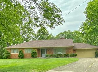 30200 Meadowview Dr, Wickliffe, OH 44092