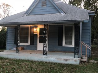 216 N 4th St, Iola, KS 66749