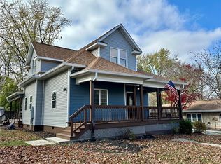 754 12th St, Charleston, IL 61920