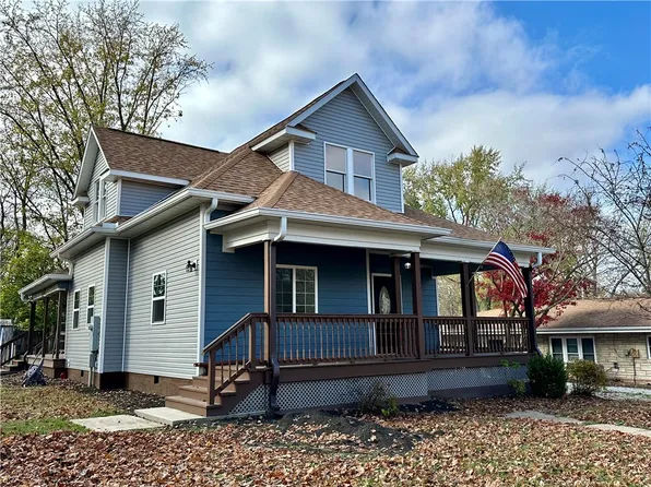 754 12th St, Charleston, IL 61920