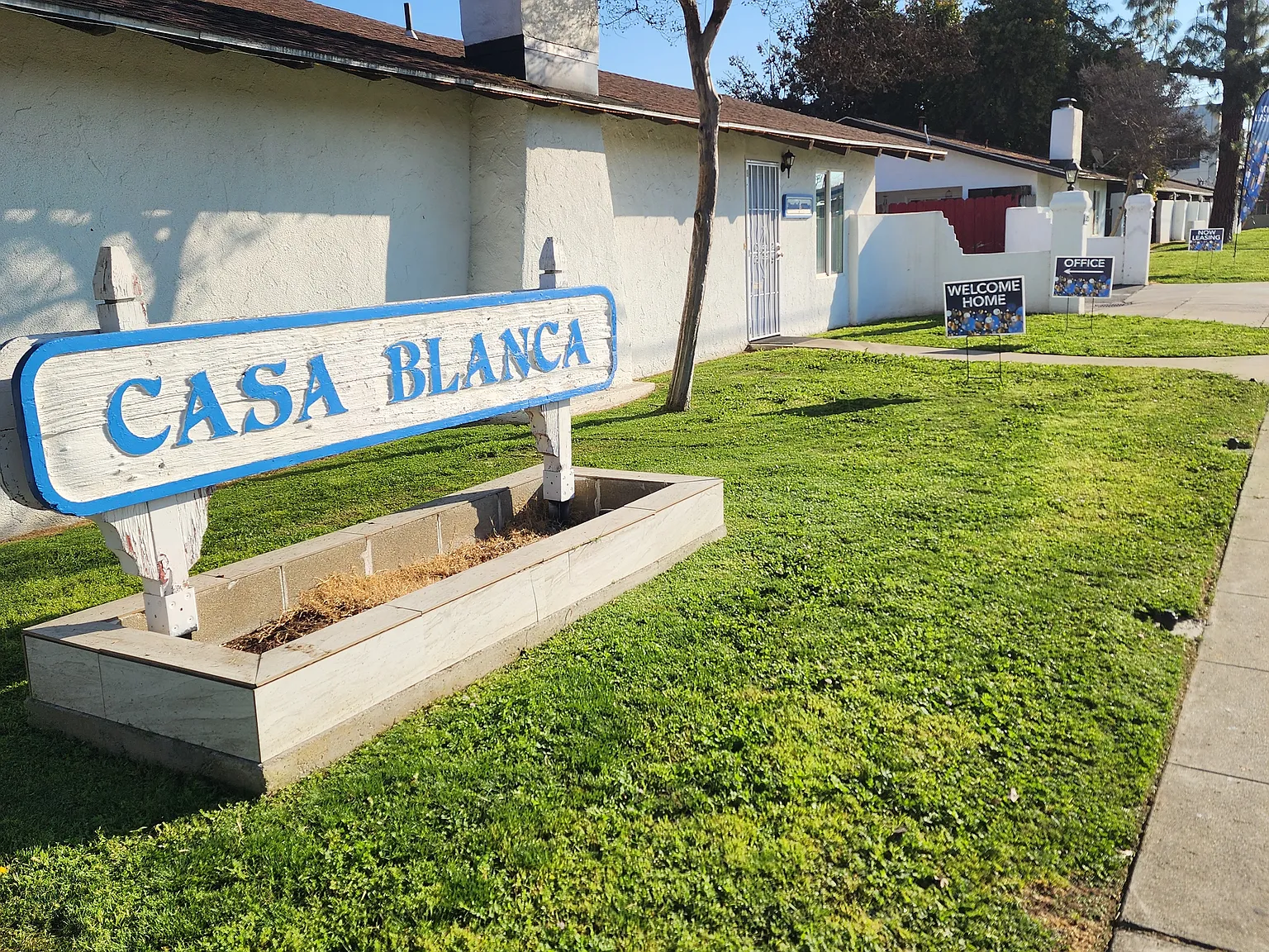 Casa Blanca Apartments — Photo 1