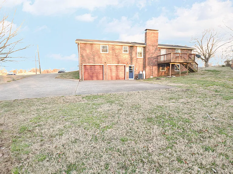 414 Sango Rd — Photo 16