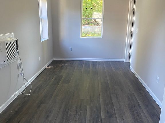 5th image of 3703 Coronado Dr #B