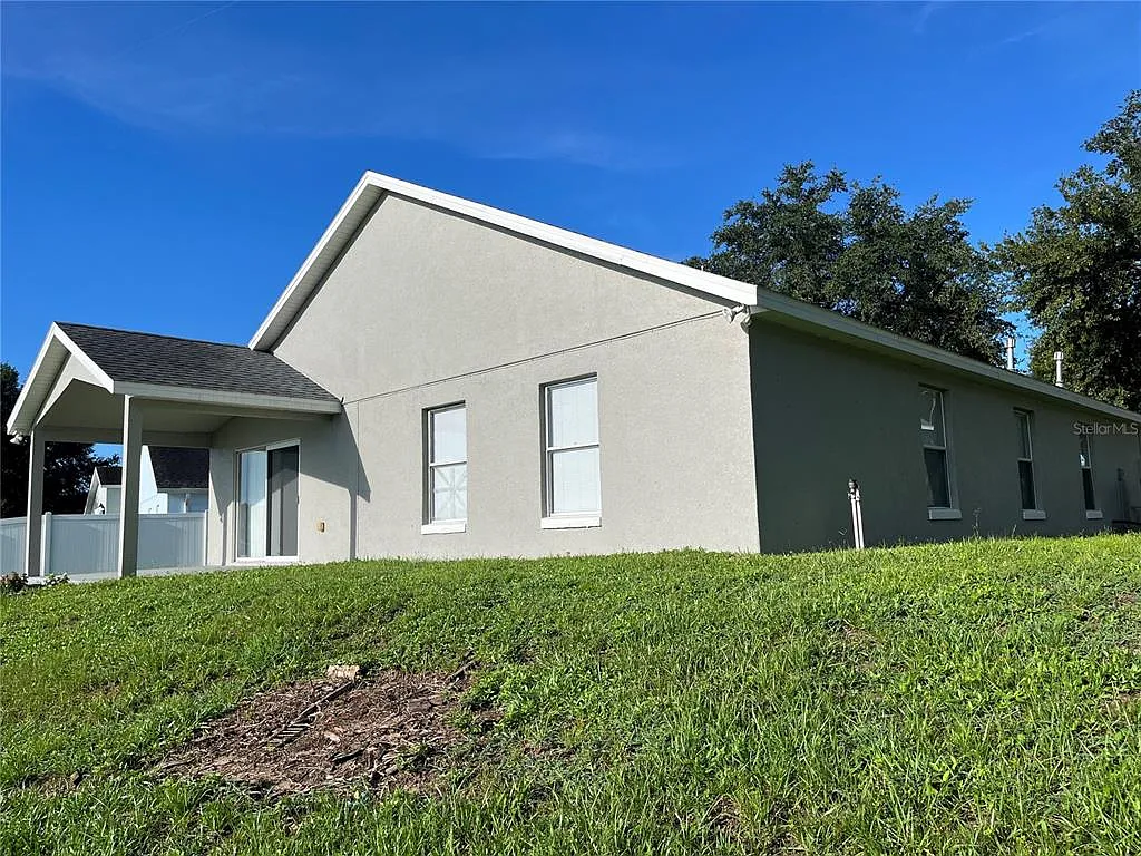 4 bed, 2.0 bath, 1984 sqft, $2,500 — Photo 3