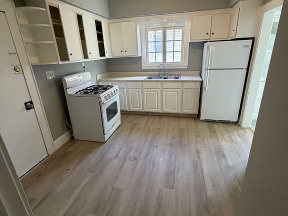 3rd image of 4159 E 111th St