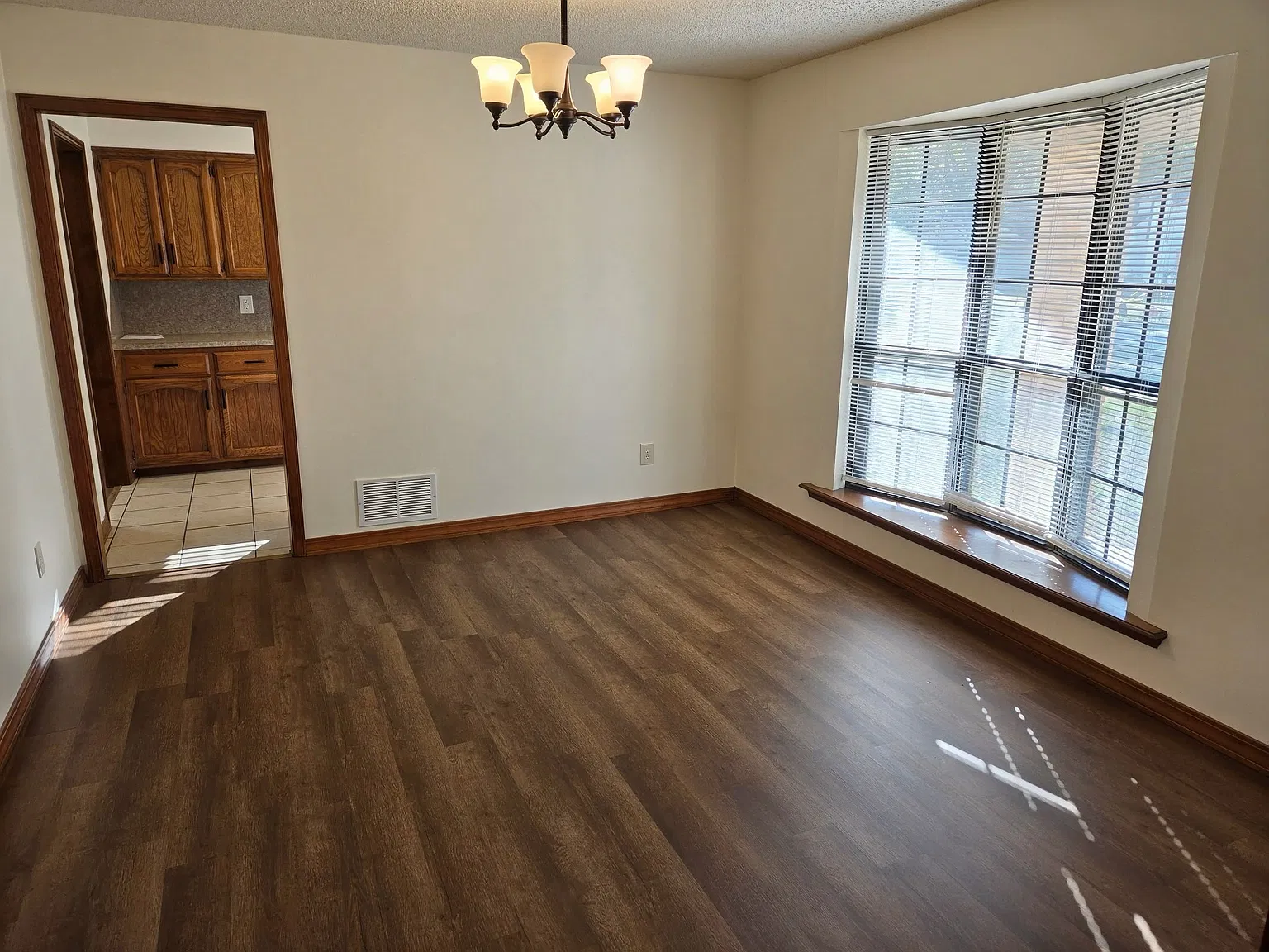 3 bed, 1584 sqft, $1,650 — Photo 4