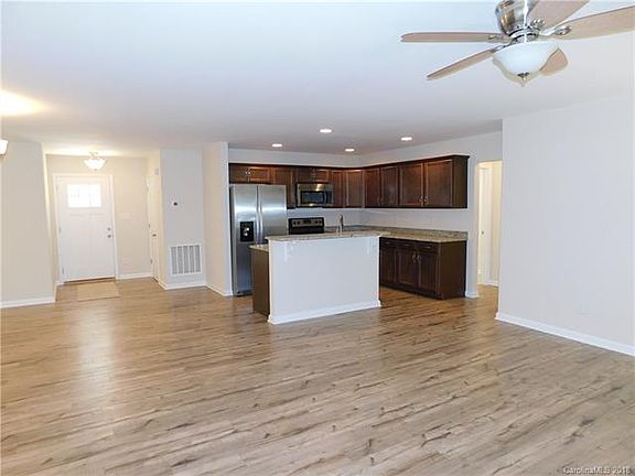 5th image of 453 Brookfield Dr