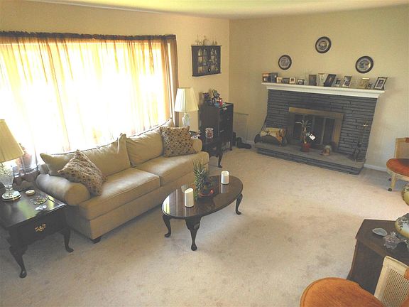 5th image of 30 Oakwood Blvd