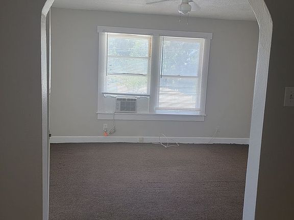 5th image of 894 13th Ave S