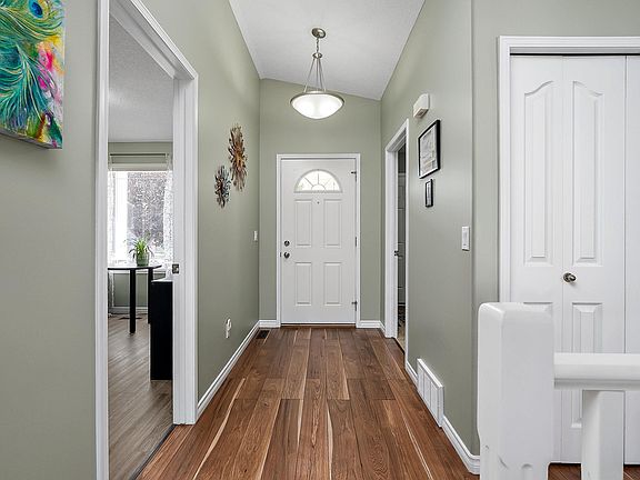 3rd image of 40 Carriere Cres