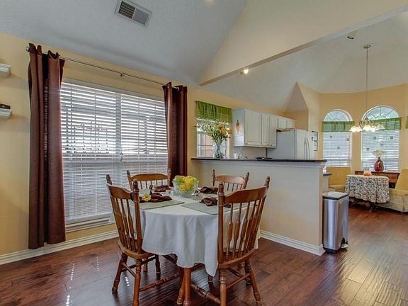 4th image of 305 Riverwalk Ln