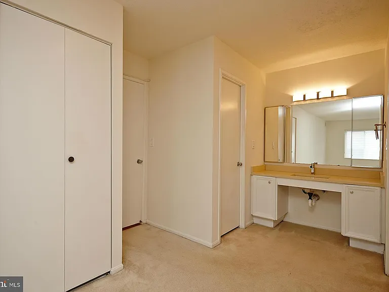 8360 Greensboro Dr #922 — Photo 14