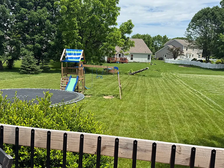 7740 Livingston Dr — Photo 30