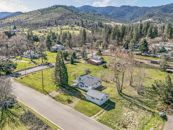 593 Crowson Rd, Ashland, OR 97520