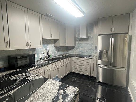 4th image of 3995 40th St N