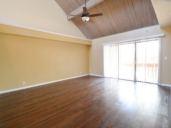 5th image of 226 Crown Oaks Way