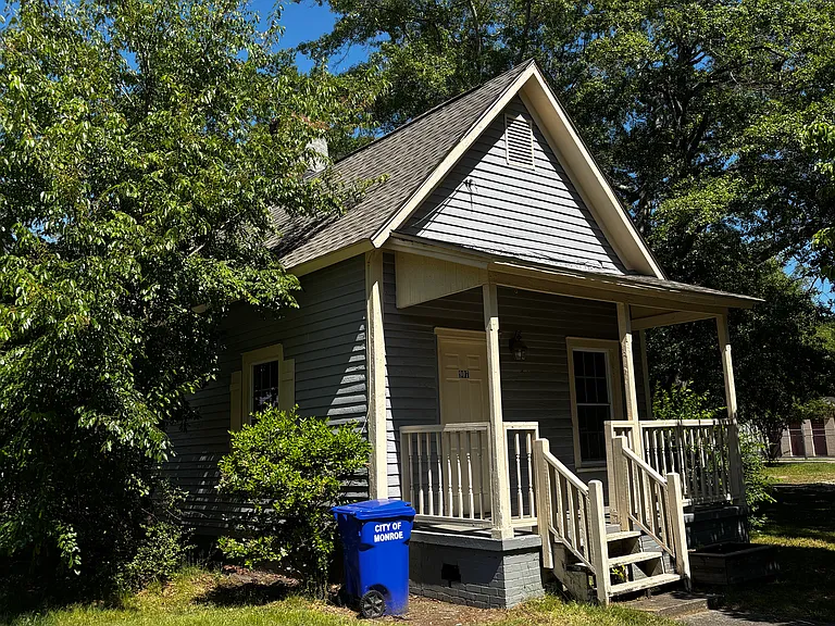 907 S Broad St — Photo 1