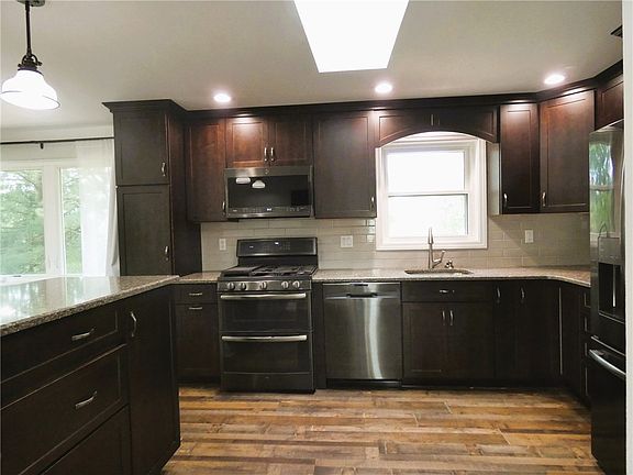 5th image of 8459 Ridgemont Rd