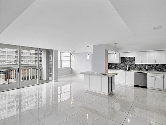 5th image of 18051 Biscayne Blvd #3011