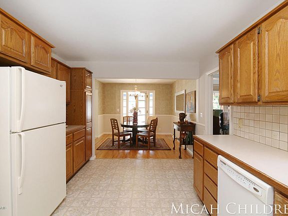 5th image of 1853 Newton Ave SE