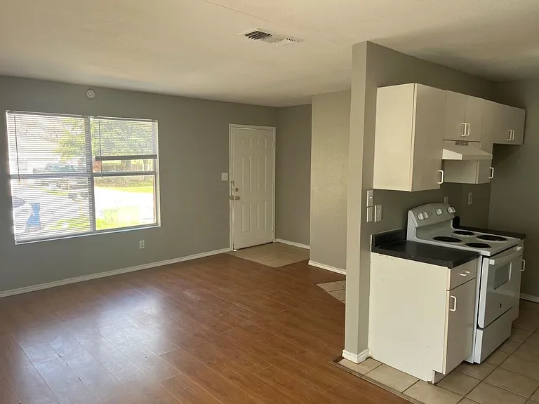 305 Casie Ct — Photo 16
