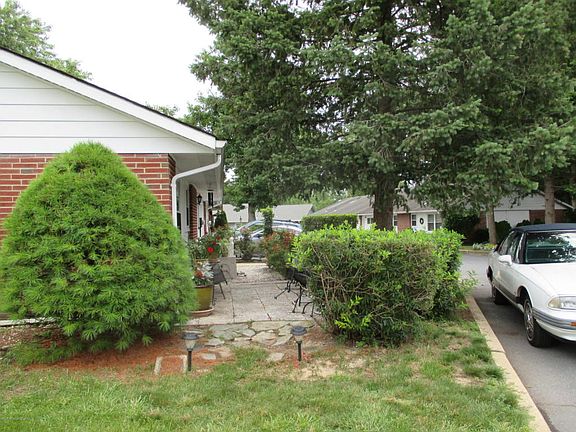 5th image of 527B Portsmouth Dr
