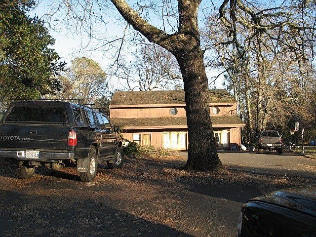 2nd image of 600 Whispering Pines Ln