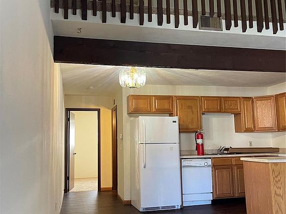 4th image of 810 White Oak Dr APT 5
