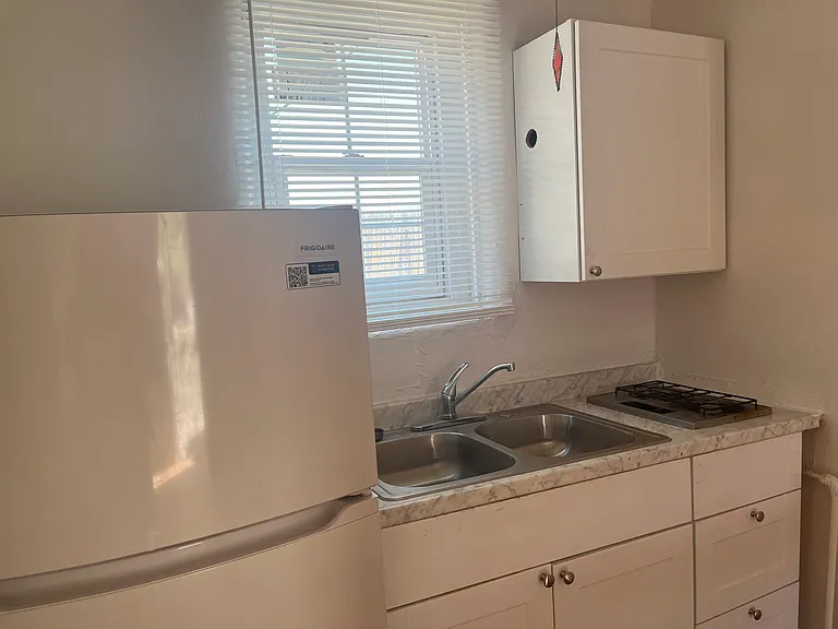 Spacious Efficiency Gem in the Far North Valley — Photo 6