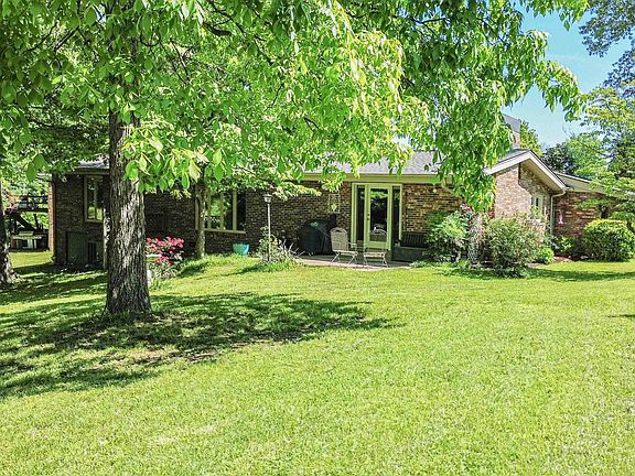 4th image of 131 Barnes Dr